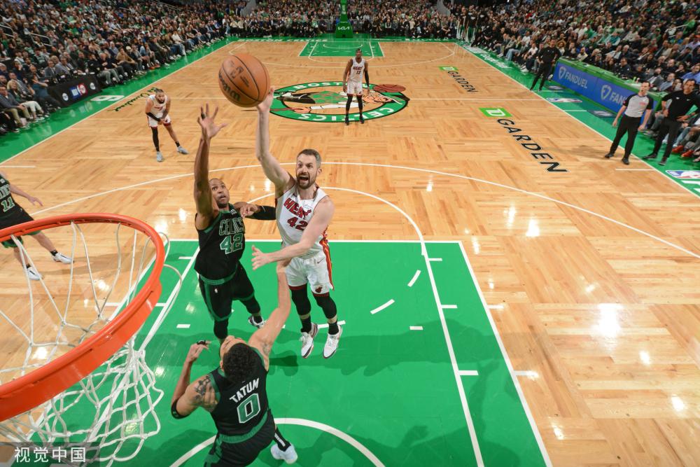 他们长期依 他们长期依